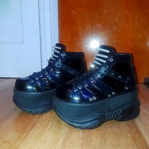 Size 9 Demonia Neptune 100s in Black